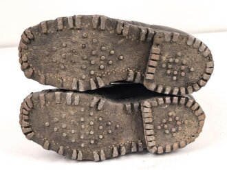 Paar Bergschuhe für Gebirgstruppen der Wehrmacht. Ungereinigtes Paar, Leder angetrocknet. Sohlenlänge 28cm