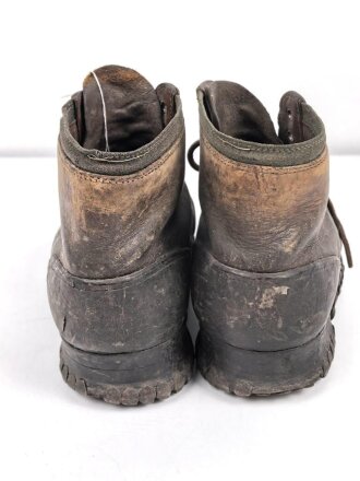 Paar Bergschuhe für Gebirgstruppen der Wehrmacht. Ungereinigtes Paar, Leder angetrocknet. Sohlenlänge 28cm