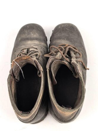 Paar Bergschuhe für Gebirgstruppen der Wehrmacht. Ungereinigtes Paar, Leder angetrocknet. Sohlenlänge 28cm