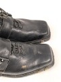 Paar Skischuhe aus der Zeit des 2. Weltkrieg. Recht "feine" Ausführung, sicherlich Eigentumstücke eines Offizier