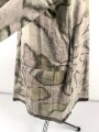 Windbluse für Gebirgstruppen der Wehrmacht aus italienischem Tarnmaterial. Leicht getragenes Stück, der Kragenverschluss eigenmächtig angebracht
