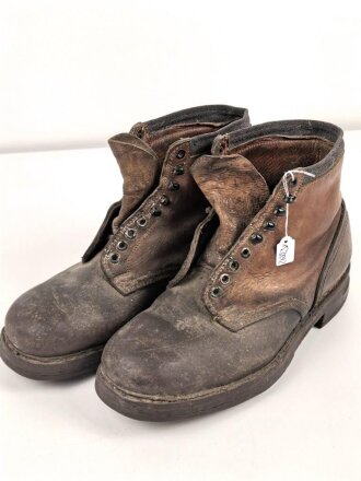 Paar " Bergschuhe " für Angehörige...