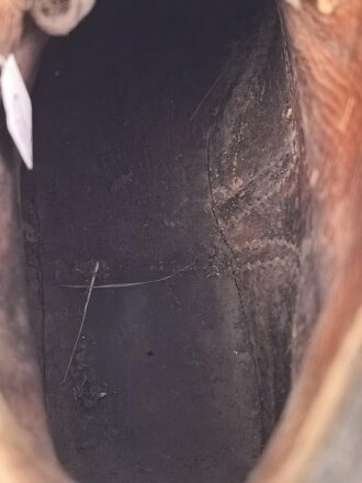 Paar " Bergschuhe " für Angehörige der Luftwaffe. Mir so nicht bekannte Ausführung ohne Nägel, dafür aber mit der Kerbe zur Skibefestigung. Ungereinigtes Paar, Sohlenlänge 31cm