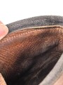 Paar " Bergschuhe " für Angehörige der Luftwaffe. Mir so nicht bekannte Ausführung ohne Nägel, dafür aber mit der Kerbe zur Skibefestigung. Ungereinigtes Paar, Sohlenlänge 31cm