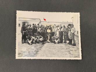 Fotoalbum eines Angehörigen der Gebirgstruppe der Wehrmacht. Insgesamt etwa 110 Fotos, jede Seite fotografiert..