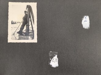 Fotoalbum eines Angehörigen der Gebirgstruppe der Wehrmacht. Insgesamt etwa 110 Fotos, jede Seite fotografiert..