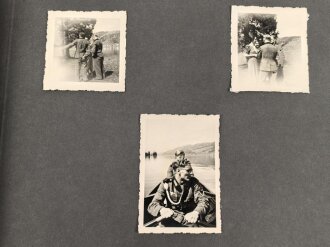 Fotoalbum eines Angehörigen der Gebirgstruppe der Wehrmacht. Insgesamt etwa 110 Fotos, jede Seite fotografiert..