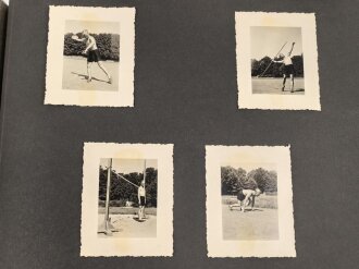 Fotoalbum eines Angehörigen der Gebirgstruppe der Wehrmacht. Insgesamt etwa 110 Fotos, jede Seite fotografiert..