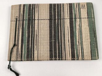 Fotoalbum eines Angehörigen der Gebirgstruppe der Wehrmacht. Insgesamt etwa 110 Fotos, jede Seite fotografiert..