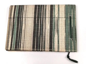 Fotoalbum eines Angehörigen der Gebirgstruppe der Wehrmacht. Insgesamt etwa 110 Fotos, jede Seite fotografiert..