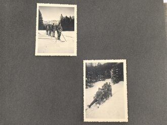 Fotoalbum eines Angehörigen der Gebirgstruppe der Wehrmacht. Insgesamt etwa 110 Fotos, jede Seite fotografiert..
