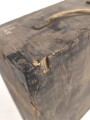 Transportkasten " Sonderkartusche 7 für 10,5cm Gebirgs Haubitze 40". Ungereinigtes Stück. Maße 36 x 40 x 16cm