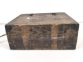 Transportkasten " Sonderkartusche 7 für 10,5cm Gebirgs Haubitze 40". Ungereinigtes Stück. Maße 36 x 40 x 16cm