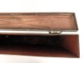 Transportkasten für Munition der Gebirgstruppe. Zum Einhängen an den Tragsattel, überlackiertes Stück. Maße 43 x  62 x 12cm