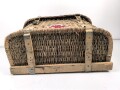 Tragkorb für Sanitätsgerätschaften der Gebirgstruppe. Zum Einhängen an den Tragsattel, Originallack, Maße etwa 50 x 78 x 36cm