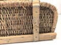 Tragkorb für Sanitätsgerätschaften der Gebirgstruppe. Zum Einhängen an den Tragsattel, Originallack, Maße etwa 50 x 78 x 36cm