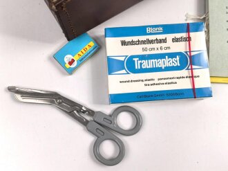 Deutschland nach 1945, DRK Sanitätstasche mit Inhalt. Guter Zustand, nur für DEKORATIONSZWECKE