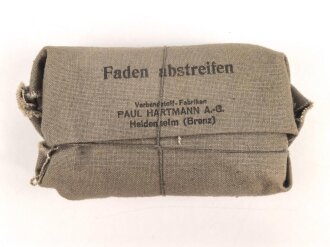 Verbandpäckchen Wehrmacht für den Verbandkasten und die Verbandspäckchentasche der Feldbluse. Kleines Modell datiert 1938