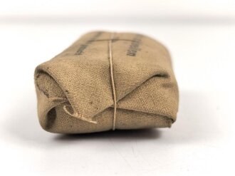 Verbandpäckchen Wehrmacht für den Verbandkasten und die Verbandspäckchentasche der Feldbluse. Kleines Modell datiert 1938
