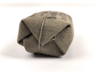 Verbandpäckchen Wehrmacht für den Verbandkasten und die Verbandspäckchentasche der Feldbluse. Kleines Modell datiert 1939