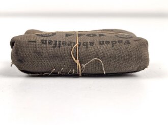 Verbandpäckchen Wehrmacht für den Verbandkasten und die Verbandspäckchentasche der Feldbluse. Kleines Modell datiert 1944