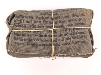 Verbandpäckchen Wehrmacht für den Verbandkasten und die Verbandspäckchentasche der Feldbluse. Kleines Modell datiert 1944