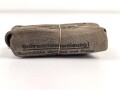 Verbandpäckchen Wehrmacht für den Verbandkasten und die Verbandspäckchentasche der Feldbluse. Kleines Modell datiert 1944
