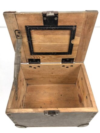 Transportkasten Wehrmacht für Sanitätsmaterial. Originallack, Maße 21 x 28 x 18cm