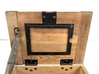 Transportkasten Wehrmacht für Sanitätsmaterial. Originallack, Maße 21 x 28 x 18cm