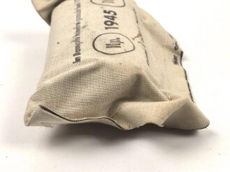 Verbandpäckchen Wehrmacht für den Verbandkasten. Kleines Modell datiert 1945