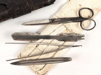 Kleines Arztbesteck Wehrmacht in Ledertasche, das Thermometer fehlt wie fast immer