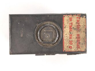 Blechbehälter Wehrmacht für Sanitätskasten " Tartan stiblat. in Tabl zu 10g" Originallack, 4 x 7 x 8cm