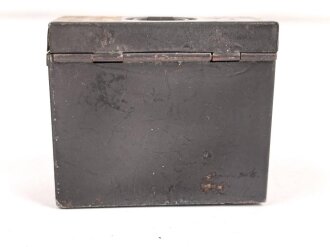 Blechbehälter Wehrmacht für Sanitätskasten " Tartan stiblat. in Tabl zu 10g" Originallack, 4 x 7 x 8cm