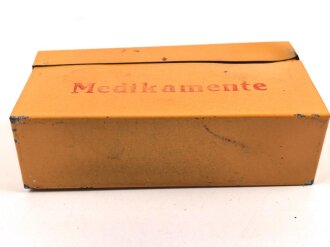 Blechbehälter Wehrmacht " Medikamente" , die Flächschen sind entweder leer oder eingetrocknet