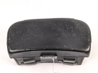 Deutsches Rotes Kreuz Sanitätslager Babelsberg, schwarze Koppeltasche in gutem Zustand