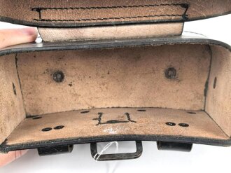 Deutsches Rotes Kreuz , schwarze Koppeltasche in gutem Zustand