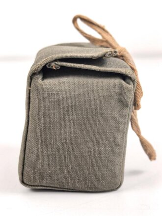 Pack "kombiniertes Preßstück" datiert 1935, in Hülle, gehört so in der KFZ Verbandkasten der Wehrmacht