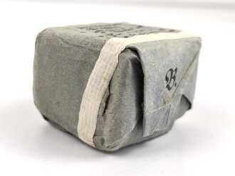 Pack "kombiniertes Preßstück" datiert 1935, in Hülle, gehört so in der KFZ Verbandkasten der Wehrmacht