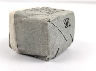 Pack "kombiniertes Preßstück" datiert 1935, in Hülle, gehört so in der KFZ Verbandkasten der Wehrmacht
