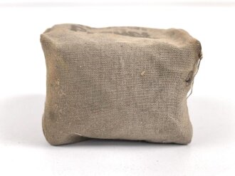 Pack "kombiniertes Preßstück" datiert 1940, in Hülle, gehört so in der KFZ Verbandkasten der Wehrmacht