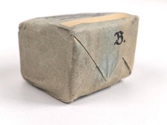 Pack "kombiniertes Preßstück" datiert 1940, in Hülle, gehört so in der KFZ Verbandkasten der Wehrmacht
