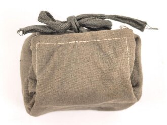 Pack "kombiniertes Preßstück" datiert 1942, in Hülle, gehört so in der KFZ Verbandkasten der Wehrmacht