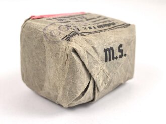 Pack "kombiniertes Preßstück" datiert 1942, in Hülle, gehört so in der KFZ Verbandkasten der Wehrmacht
