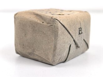 Pack "kombiniertes Preßstück" datiert 1944, in Hülle, gehört so in der KFZ Verbandkasten der Wehrmacht