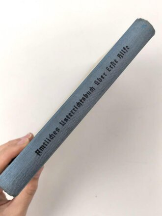 "Amtliches Unterrichtsbuch über Erste Hilfe", datiert 1941, 263 Seiten, gebraucht