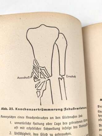 "Amtliches Unterrichtsbuch über Erste Hilfe", datiert 1941, 263 Seiten, gebraucht