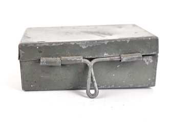Blechdose für Nadeln, gehört so unter anderem in den Verbandkasten der Wehrmacht