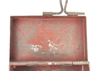 Blechdose für Nadeln, gehört so unter anderem in den Verbandkasten der Wehrmacht