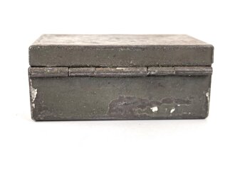Blechdose für Nadeln, gehört so unter anderem in den Verbandkasten der Wehrmacht