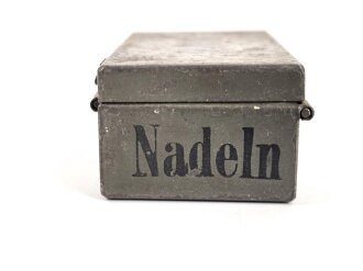 Blechdose für Nadeln, gehört so unter anderem in den Verbandkasten der Wehrmacht